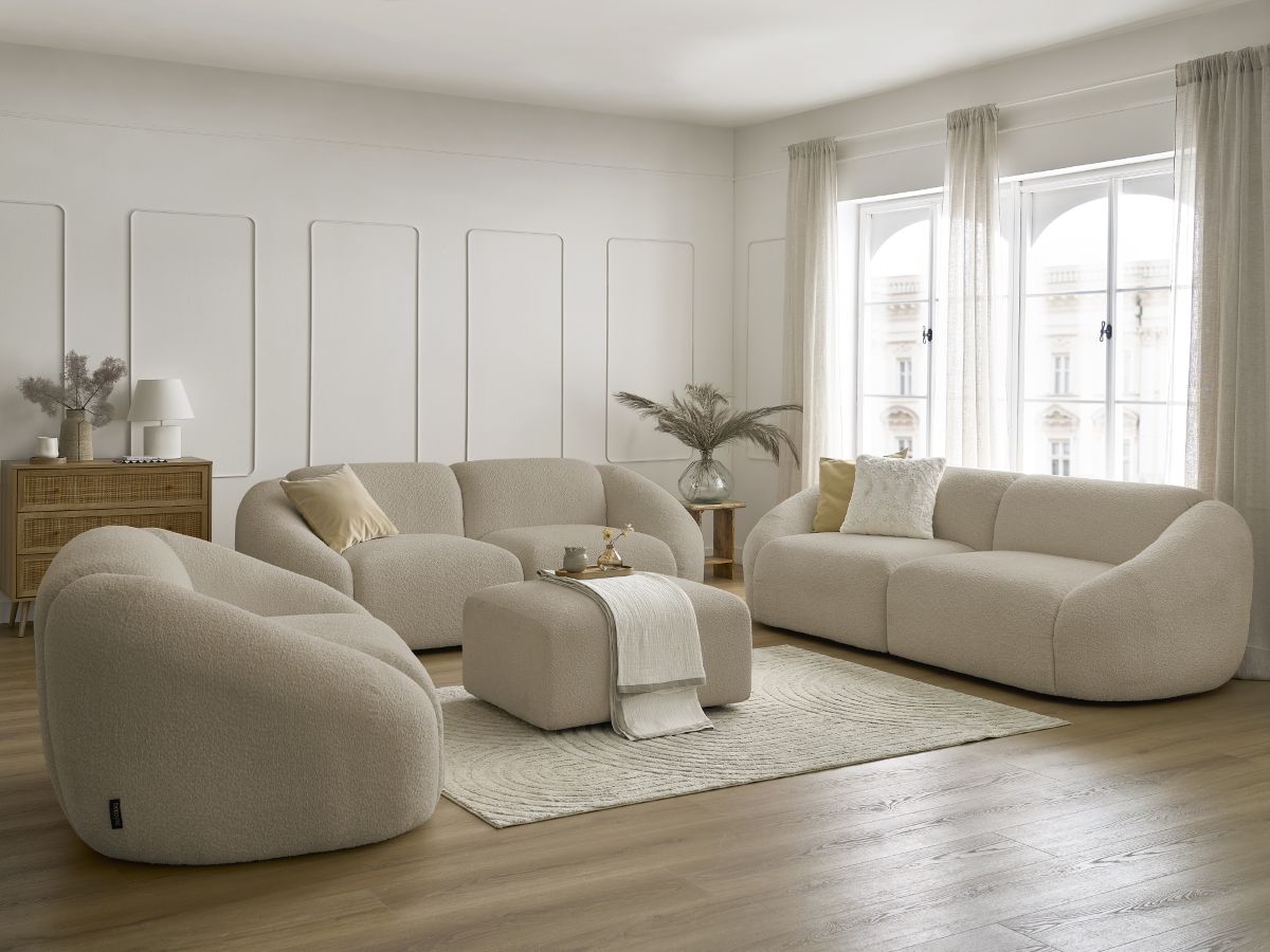 Sofagruppe 3 + 2 seter + lenestol TINA i bouclé-stoff med puff