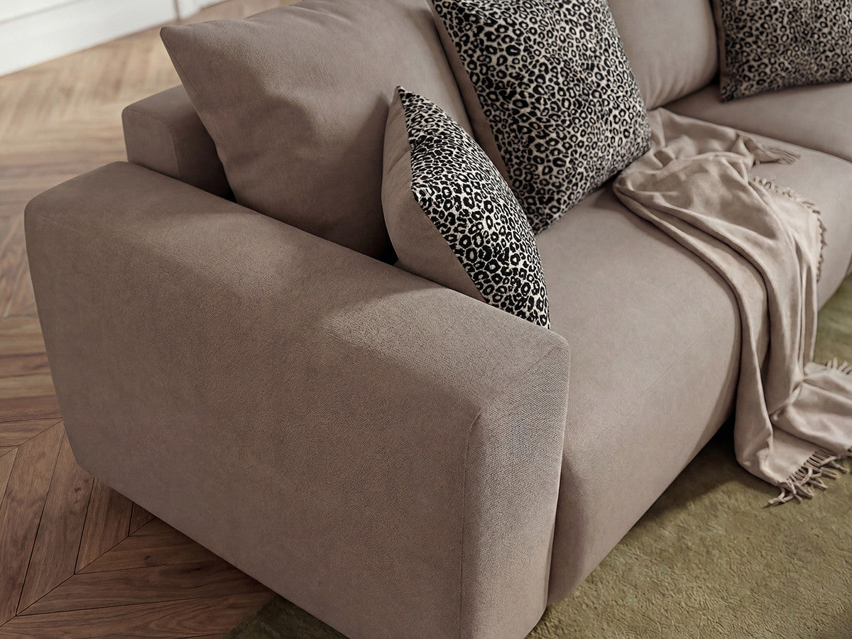 Hjørnesovesofa vendbar med oppbevaring SIDONIE og puter med leopardmønster